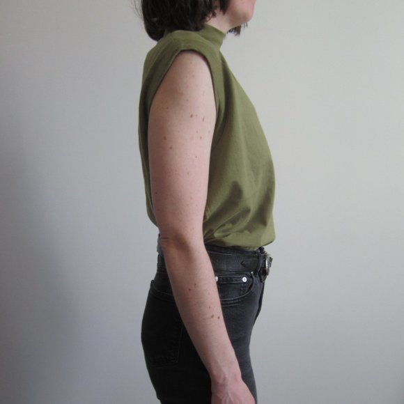 90s Olive green mock neck loose fit muscle tee - Picture 2 of 6